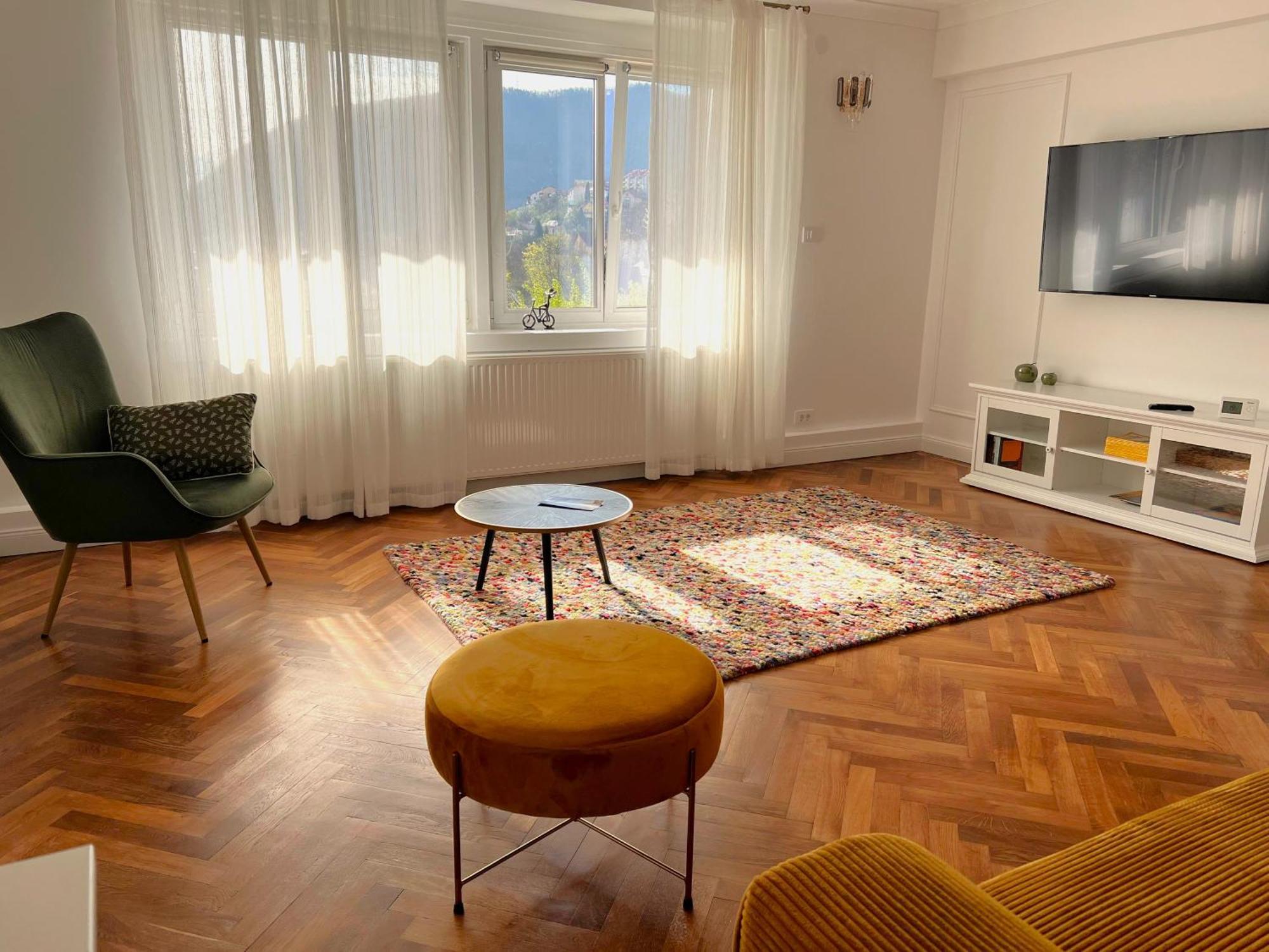 Cloos - Elegant With Panoramic View
