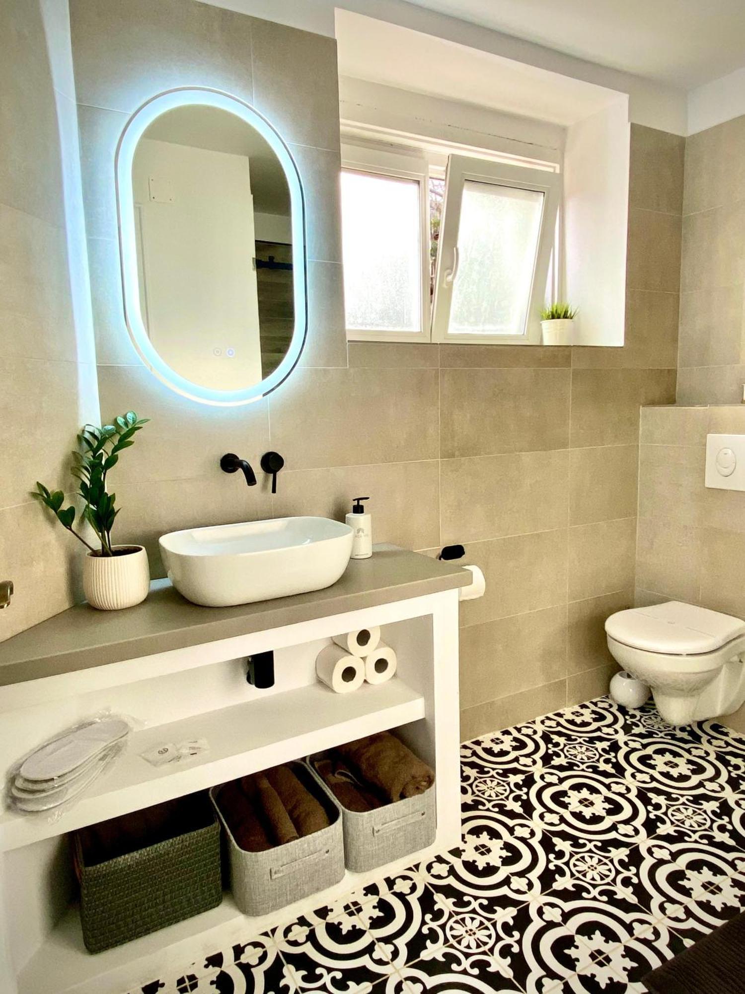 Cloos - Elegant With Panoramic View