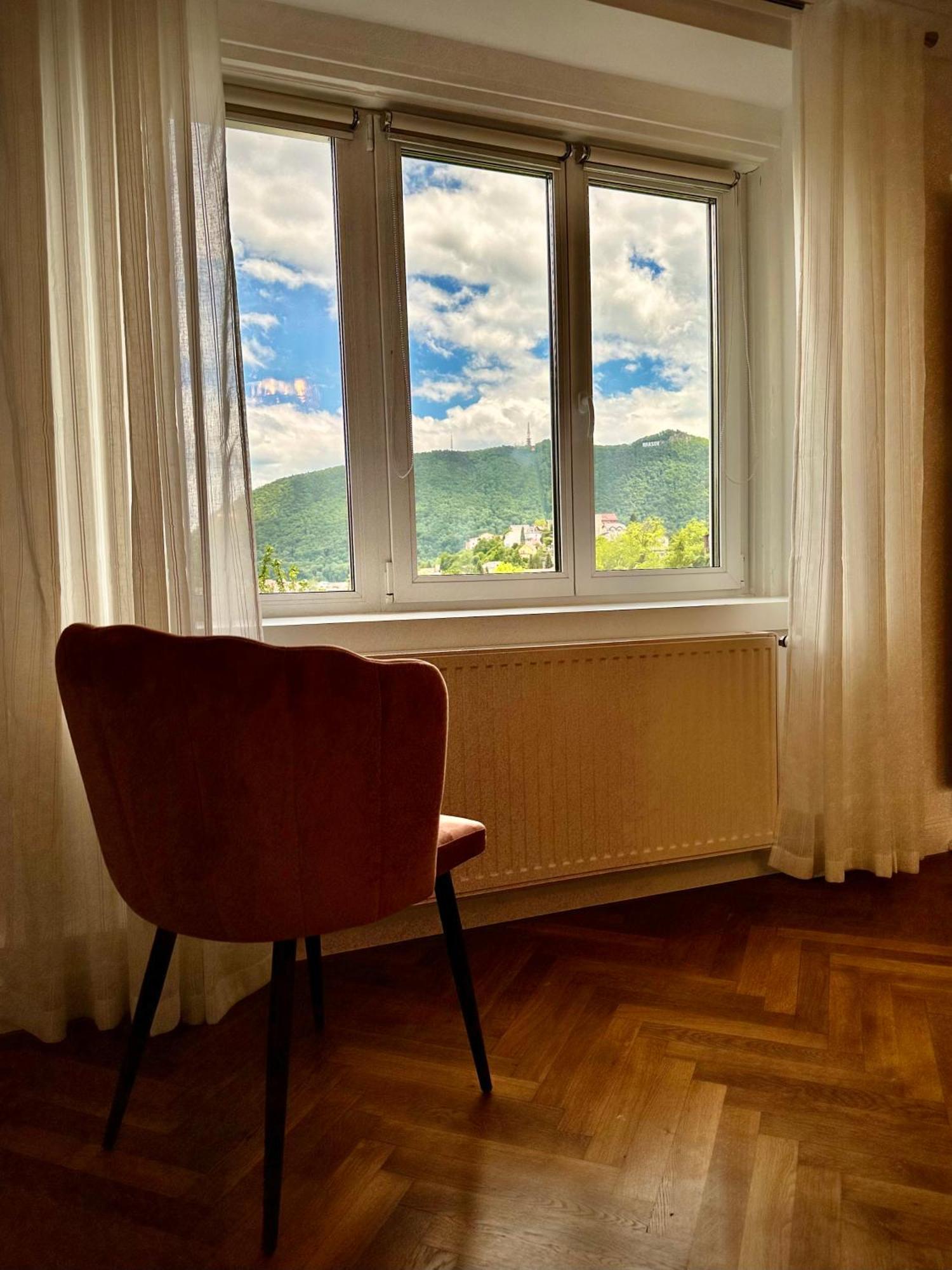 Cloos - Elegant With Panoramic View